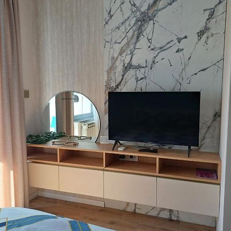 Apartment Centrum - Free Private Parking Novi Sad Bagian luar foto