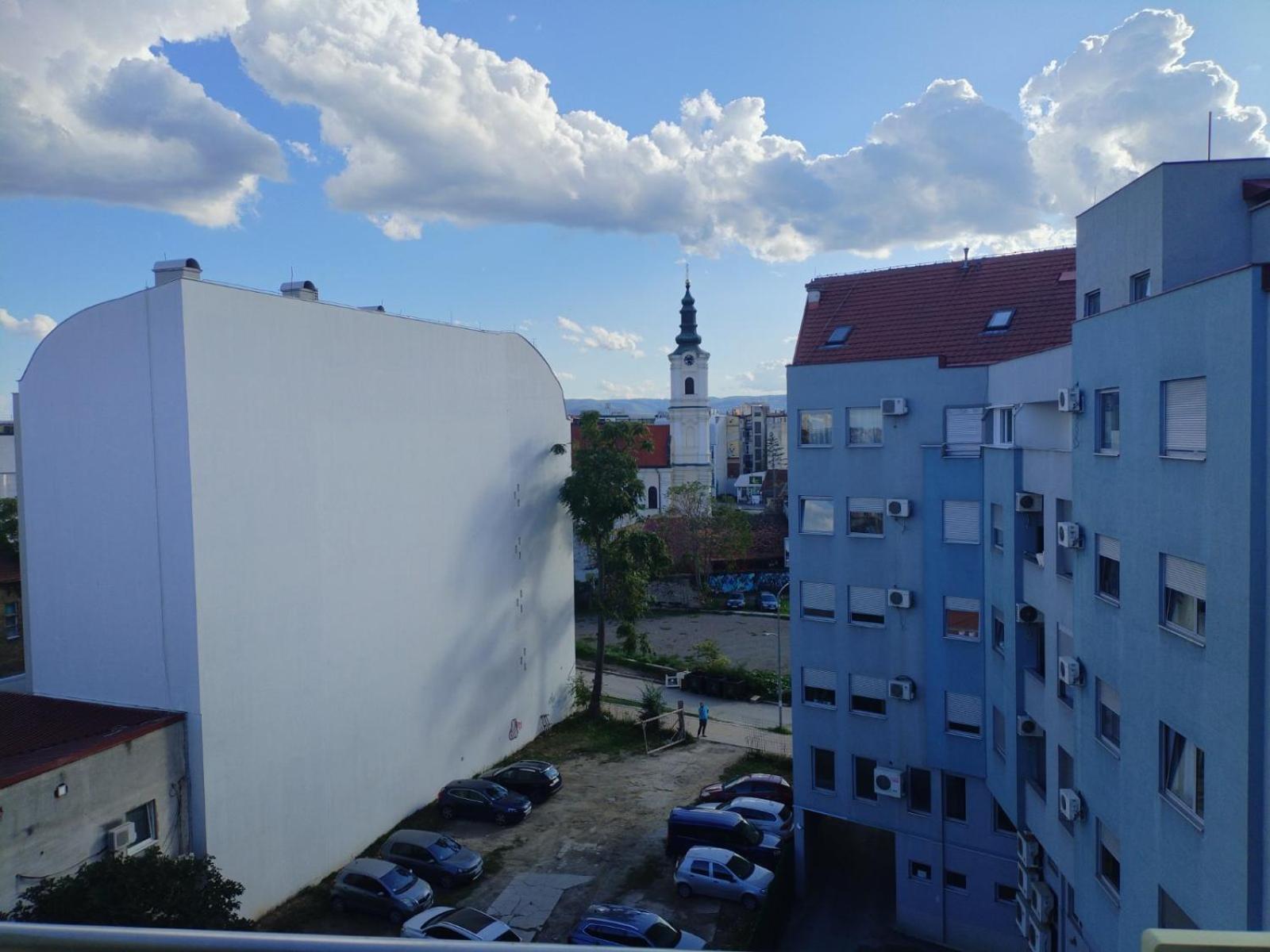 Apartment Centrum - Free Private Parking Novi Sad Bagian luar foto