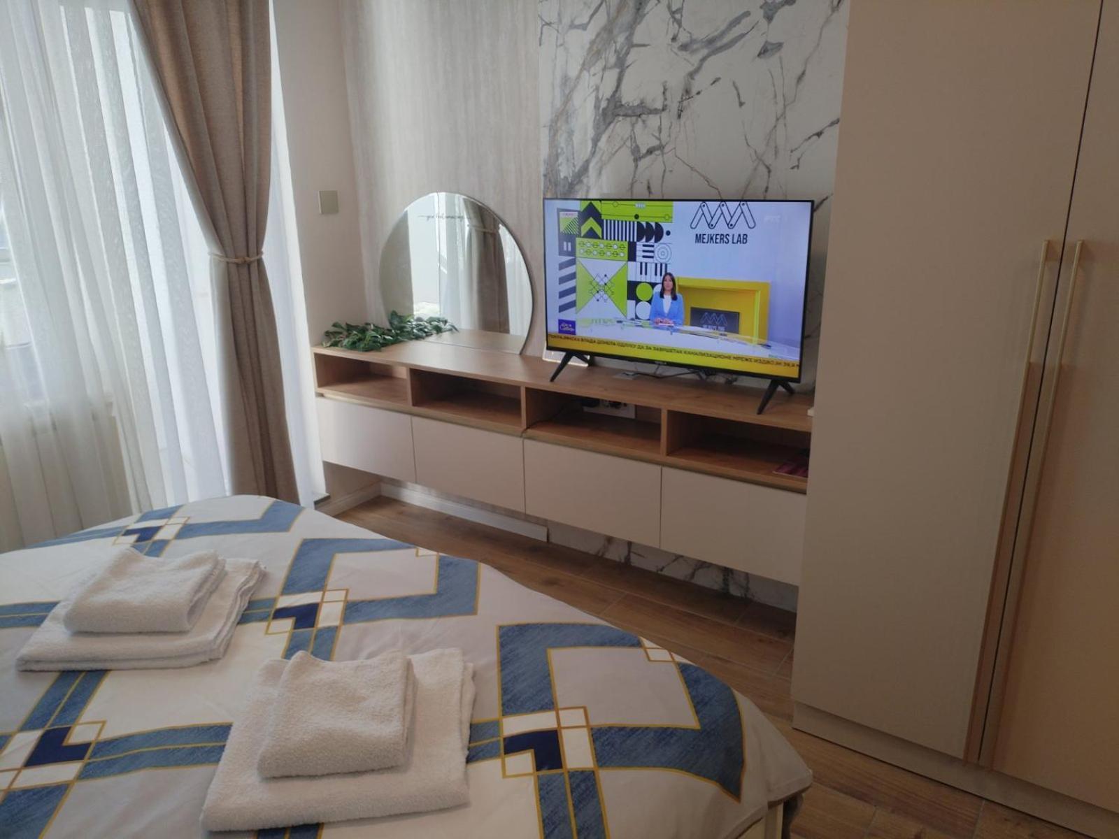 Apartment Centrum - Free Private Parking Novi Sad Bagian luar foto
