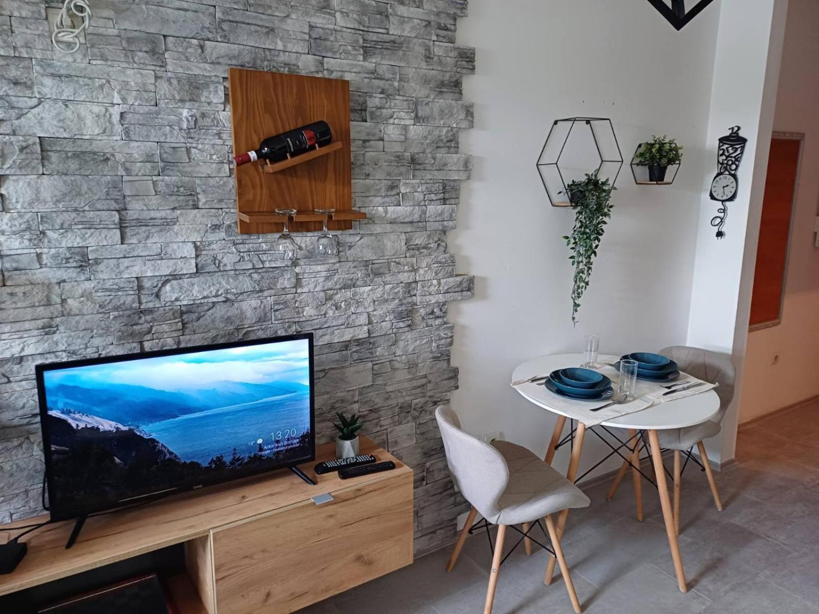 Apartment Centrum - Free Private Parking Novi Sad Bagian luar foto