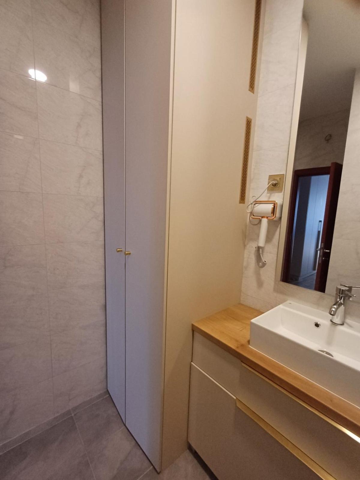 Apartment Centrum - Free Private Parking Novi Sad Bagian luar foto