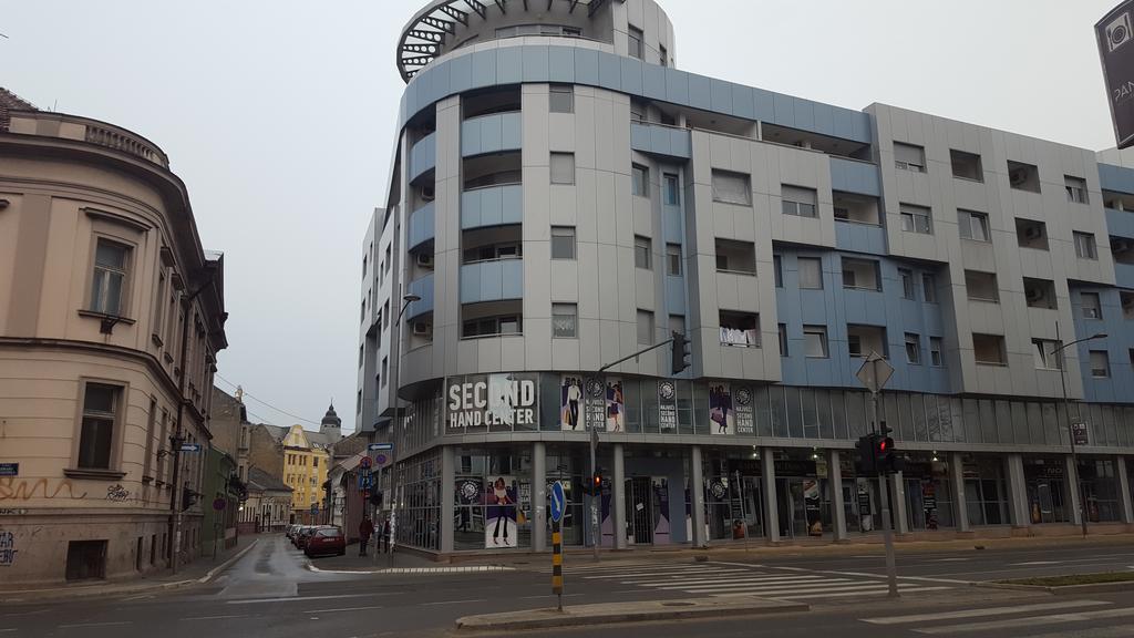 Apartment Centrum - Free Private Parking Novi Sad Bagian luar foto