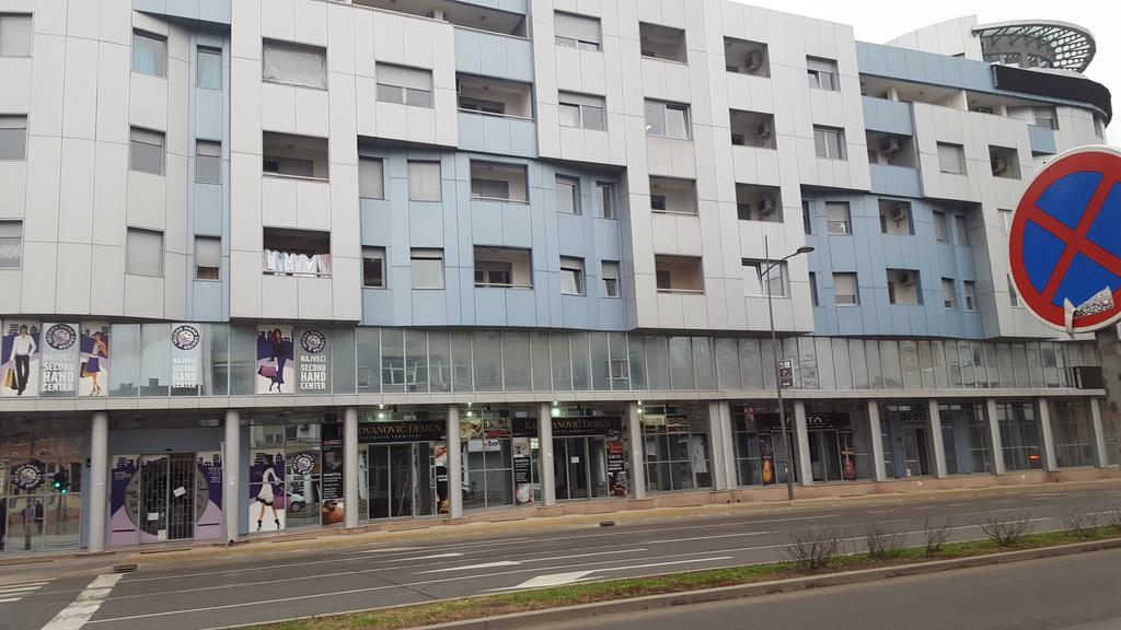 Apartment Centrum - Free Private Parking Novi Sad Bagian luar foto